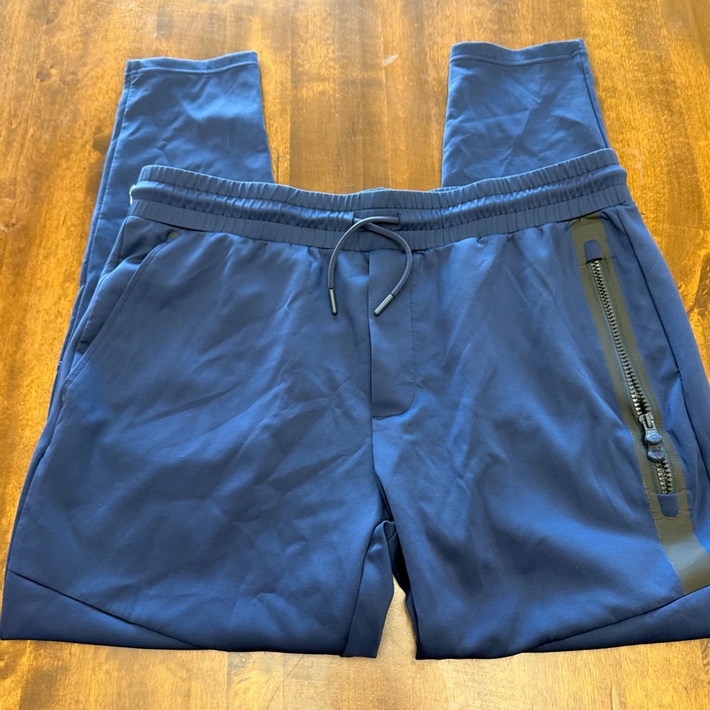 GREYSON Sequoia Joggers Mens Large Blue Golf Performance Pants
Wolf Logo